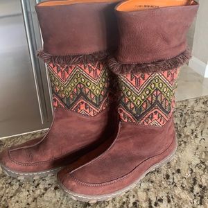 Born suede fringe boots rubber sole 7.5 rust
